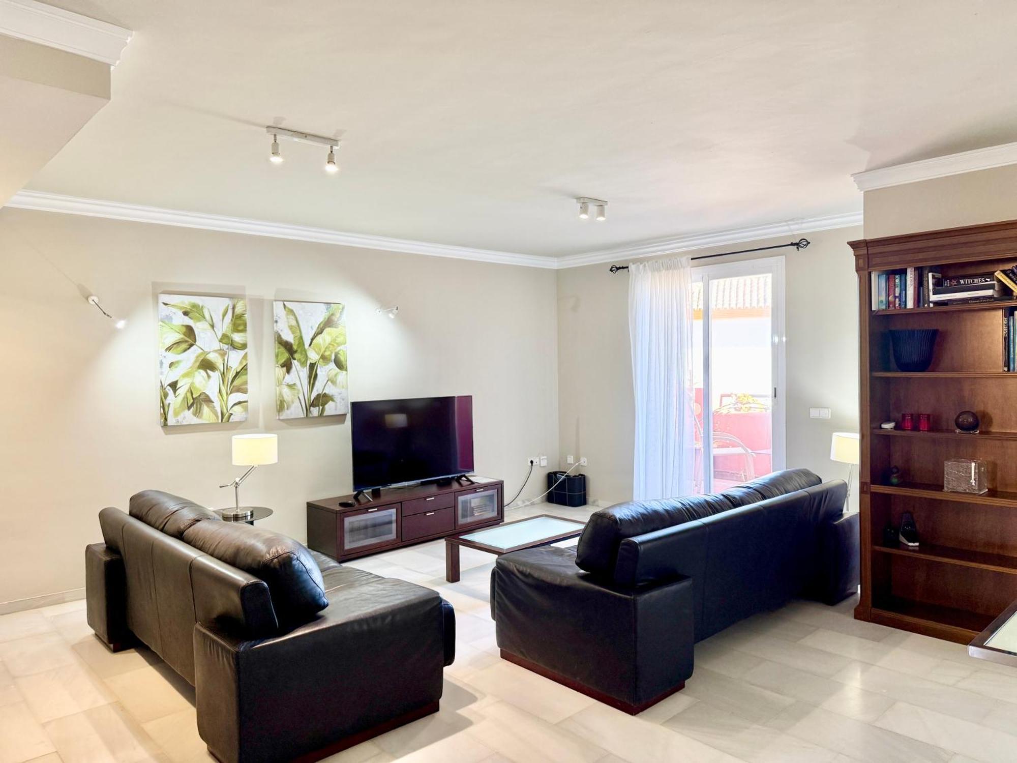 Penthouse Golden Mile Seaviews With Paddle Court - Eaw Homes